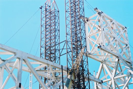 Trusses lifting - Planes hangar Trusses lifting - Planes hangar